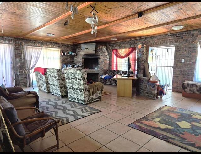 6 BEDROOM HOUSE FOR SALE IN GANSBAAI CENTRAL